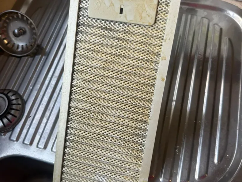 Spotless modern apartment kitchen following an end of lease bond clean in Mooloolaba QLD